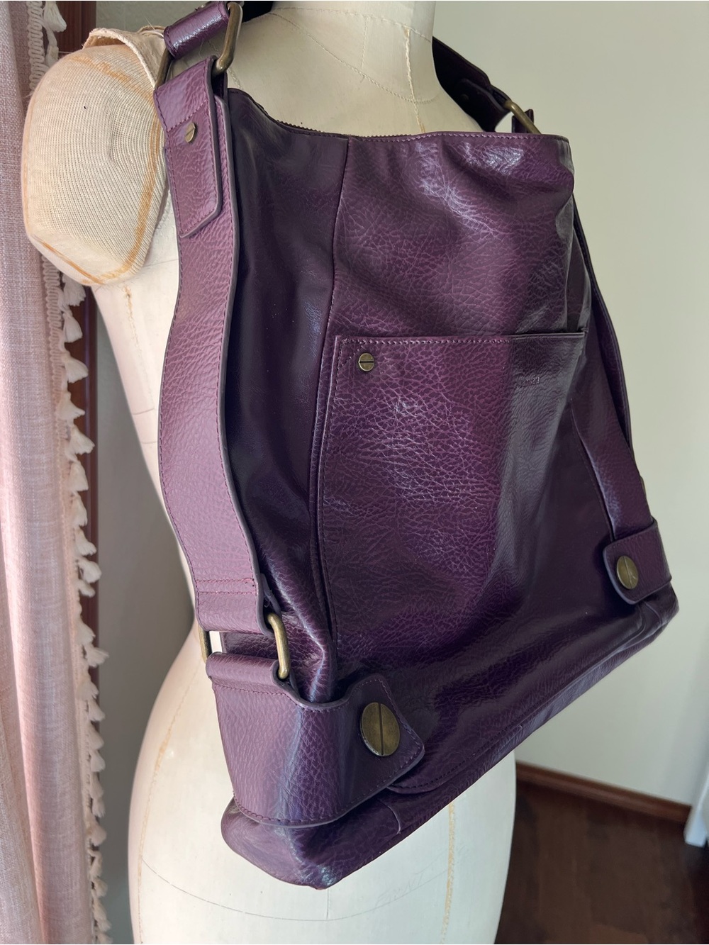 Women's Shoulder Bag in Deep Plum vegan - Picture 3 of 16